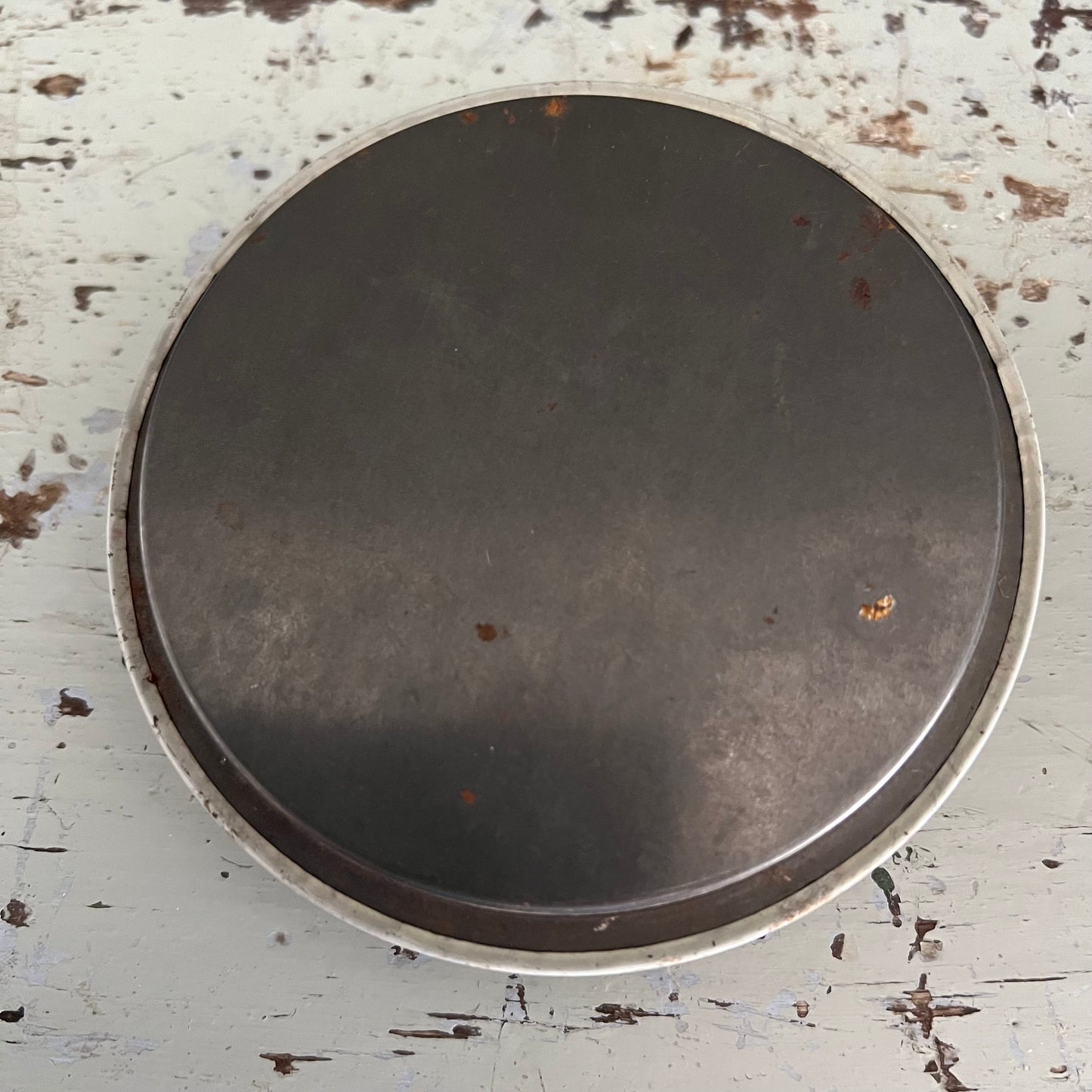 Vintage Round Floral Pattern Tin