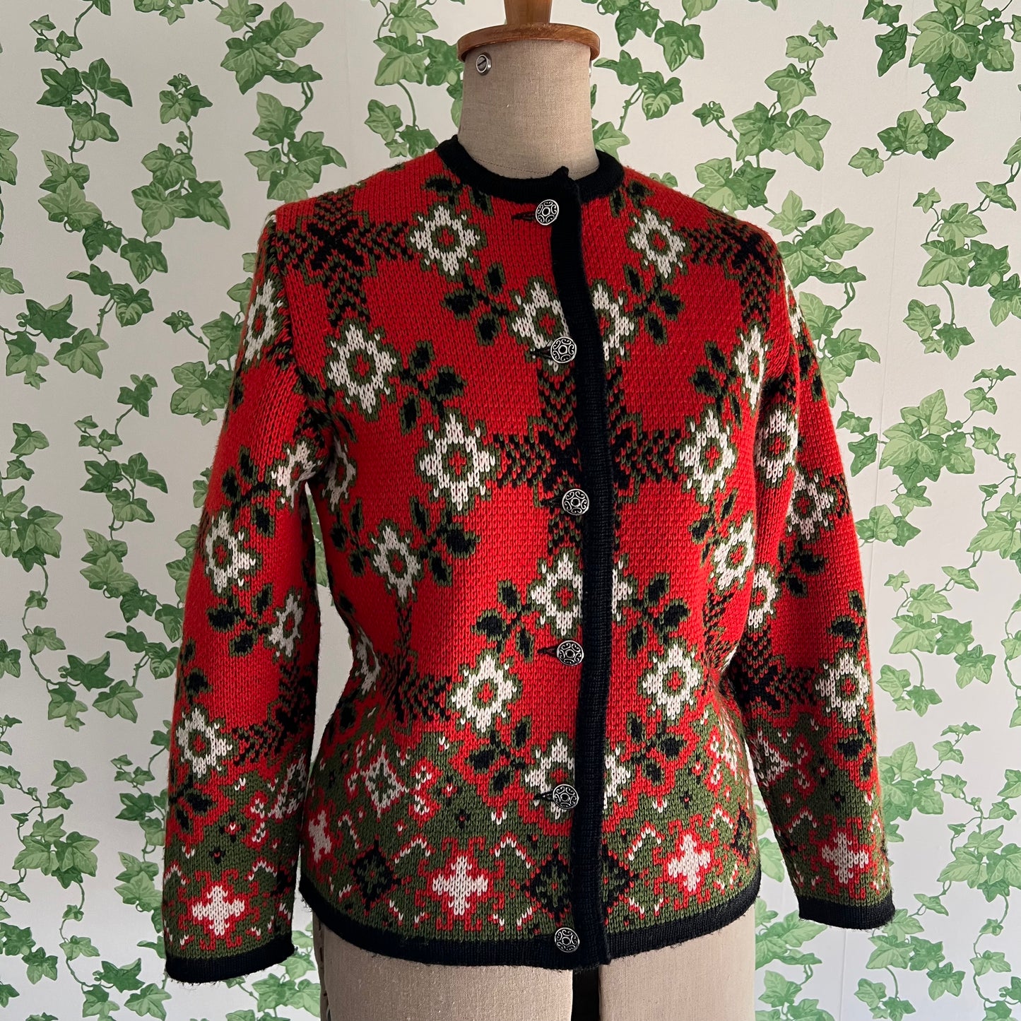 Fabulous Vintage Pattern Knit Cardigan