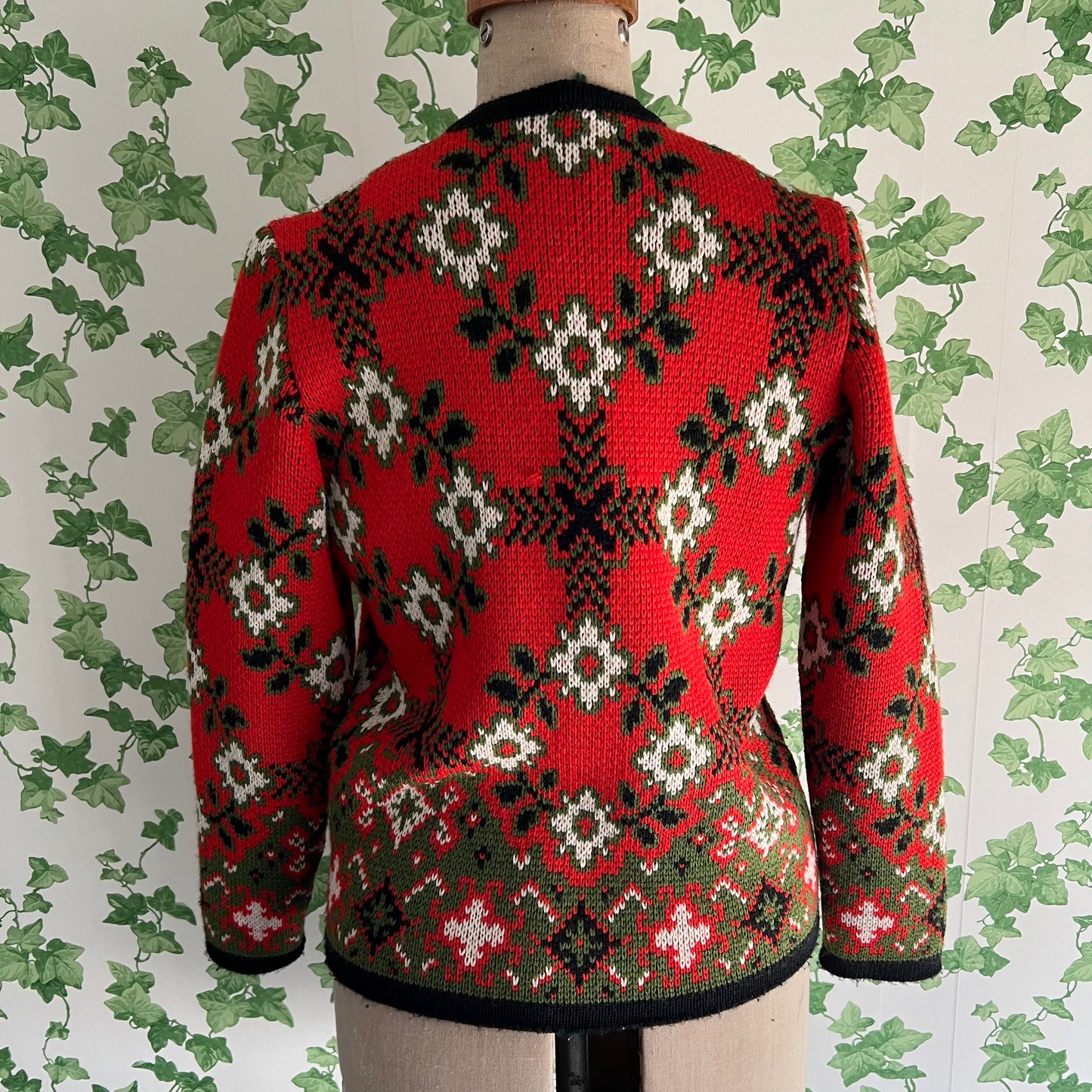 Fabulous Vintage Pattern Knit Cardigan