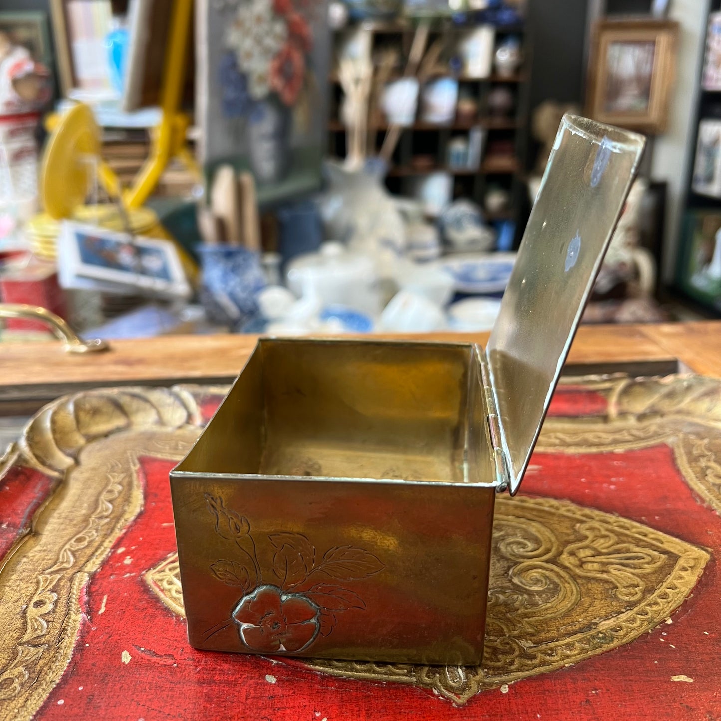 Lovely Antique Brass Box Roses Buds & Foliage