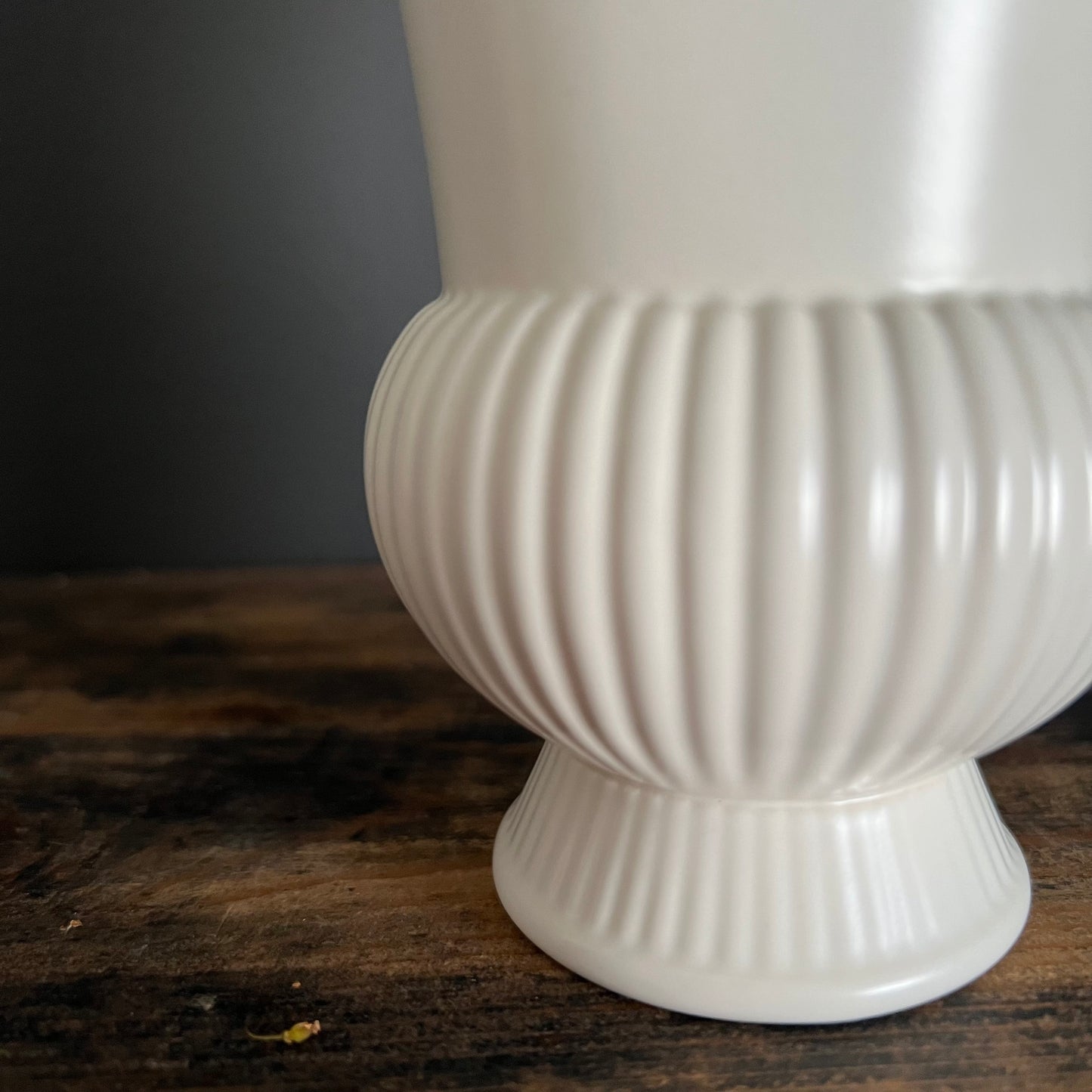 Vintage Wedgwood Moonstone Esturia & Barlaston Vase