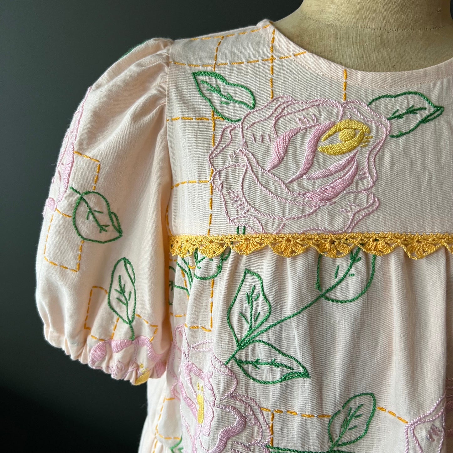 Vintage Pretty Floral Embroidered Tablecloth Blouse