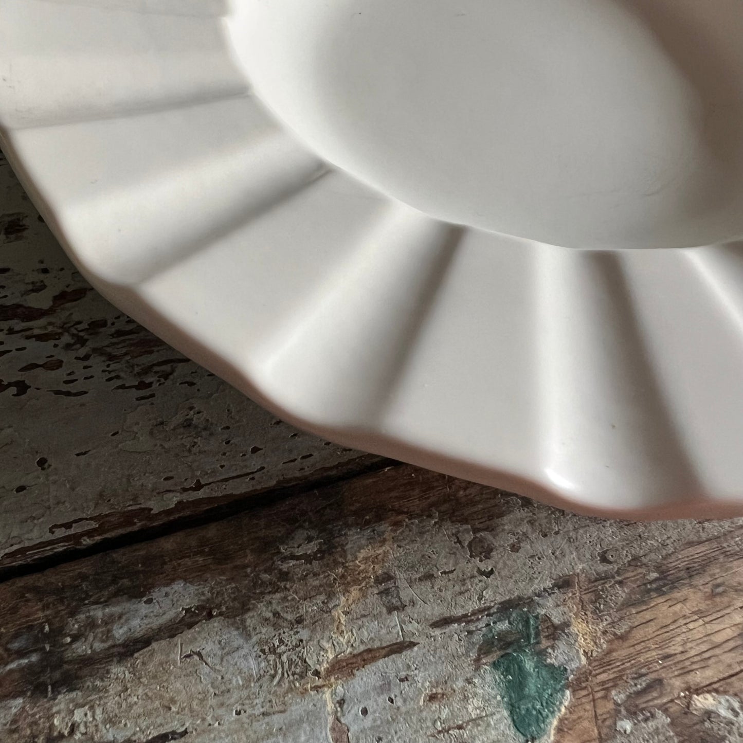 Wedgwood Moonstone Etruria & Barlaston Fluted Dish