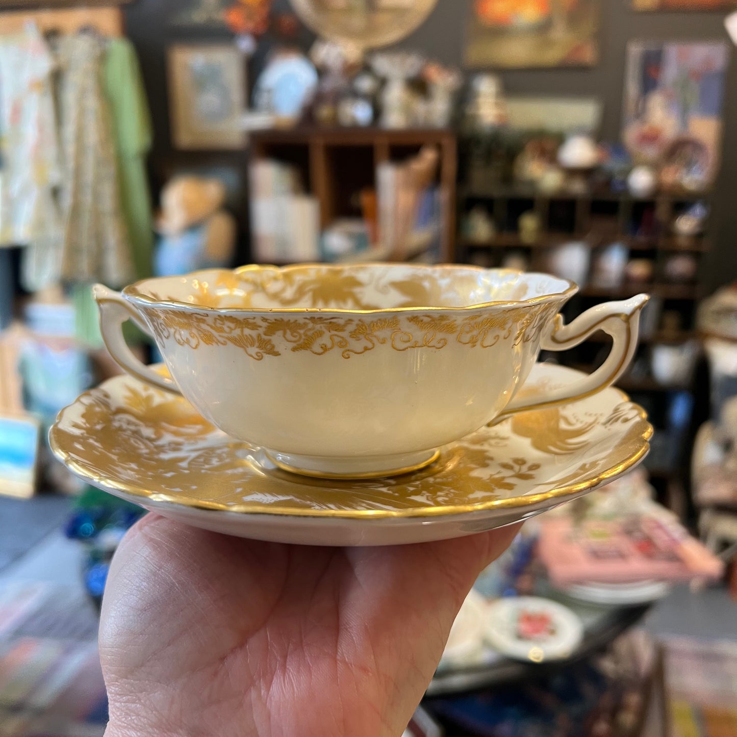 Royal Crown Derby Soup Coup & Saucer Bone China England Gold Aves
