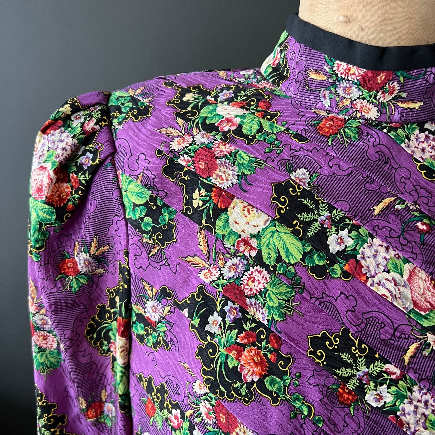 Gorgeous Vintage Saks Fifth Avenue Silk Floral Blouse Designed by Richard Warren 12